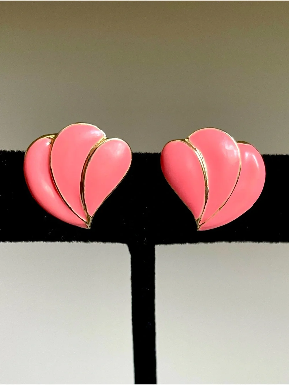 Vintage Pink Enamel Petal Heart Fan Shell Earrings Retro Barbiecore Gold Tone